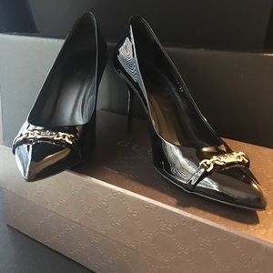 Lightly worn, black Gucci signature stiletto!